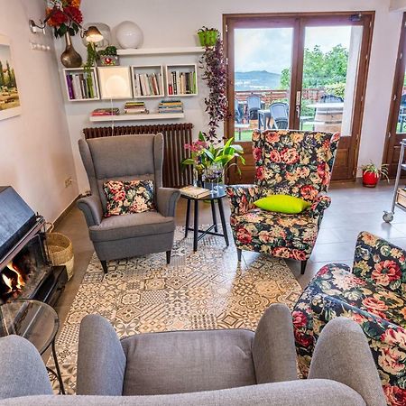 Emphasis Guest House Casserres Екстериор снимка