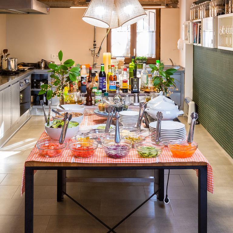 Emphasis Guest House Casserres Екстериор снимка