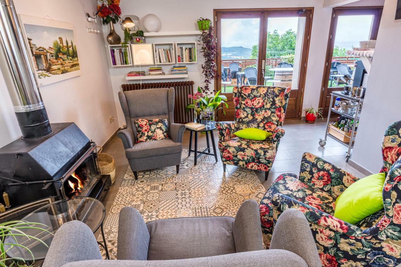 Emphasis Guest House Casserres Екстериор снимка