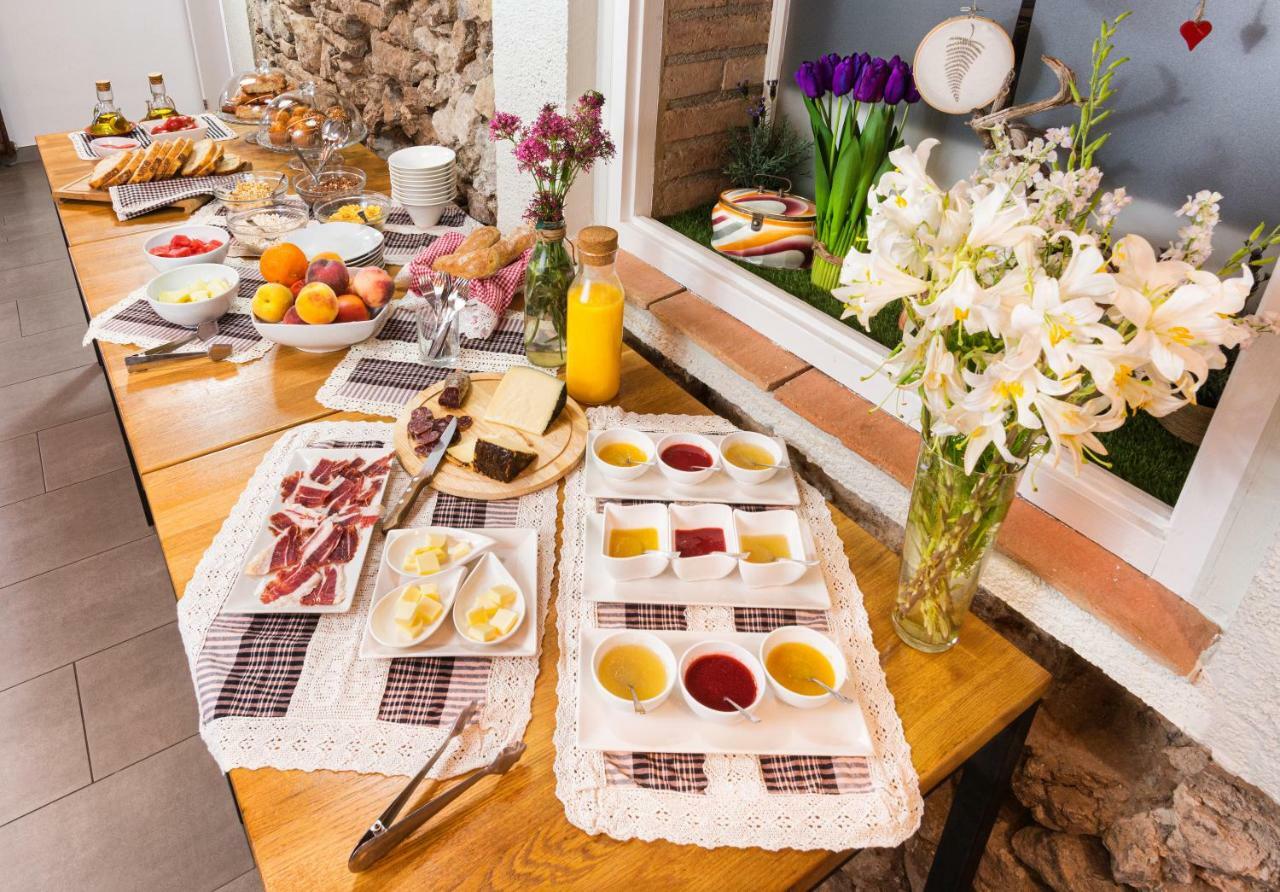 Emphasis Guest House Casserres Екстериор снимка