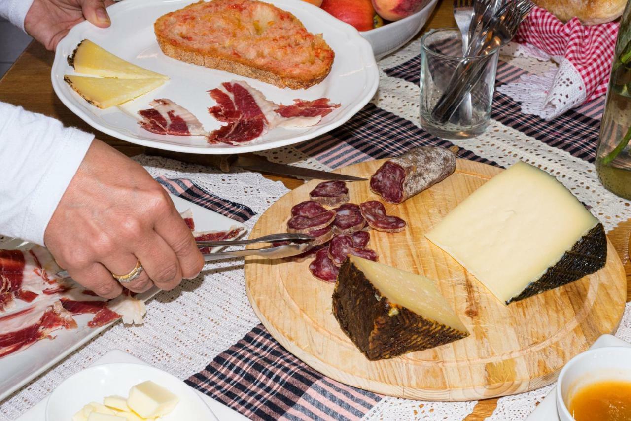 Emphasis Guest House Casserres Екстериор снимка
