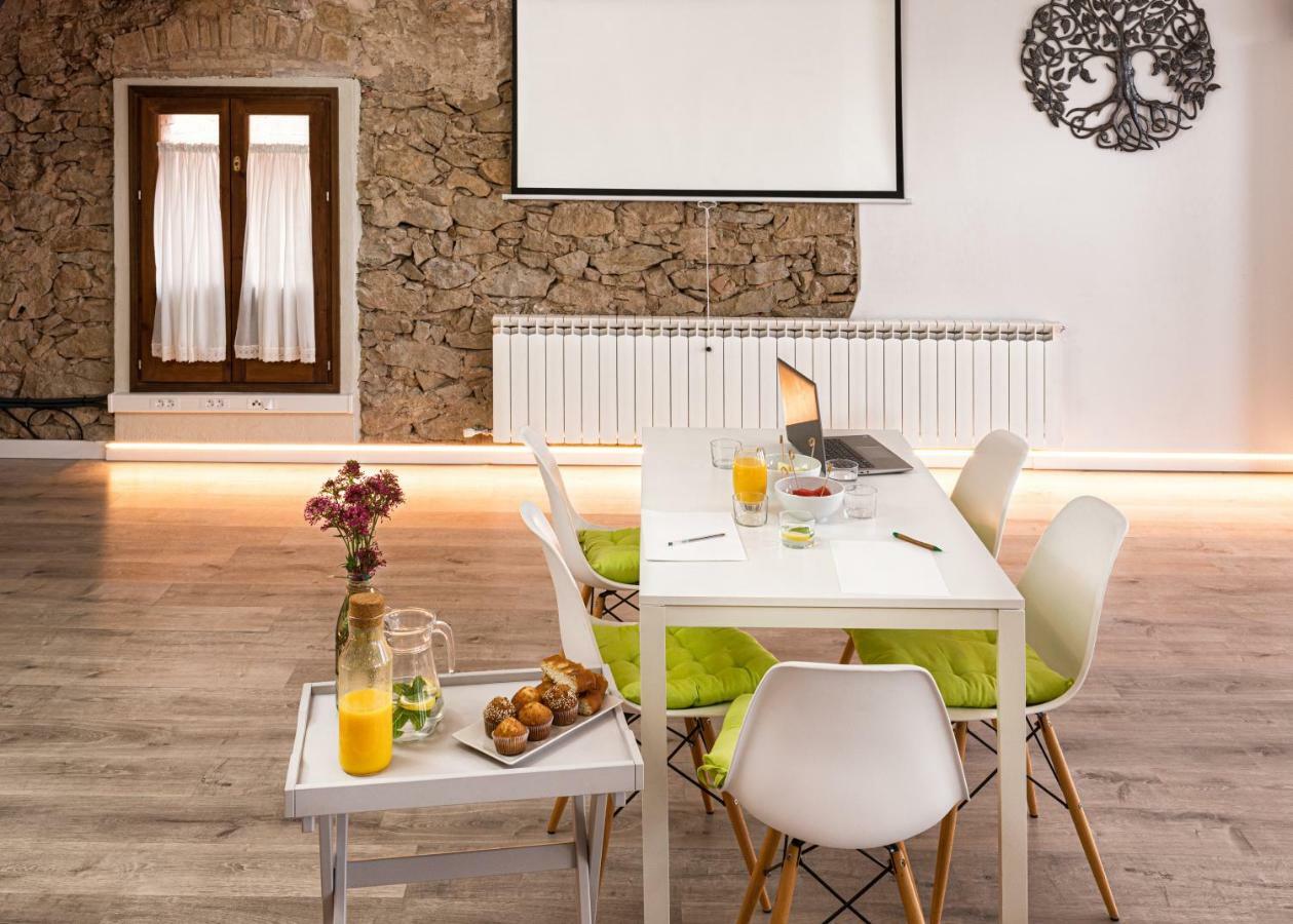 Emphasis Guest House Casserres Екстериор снимка