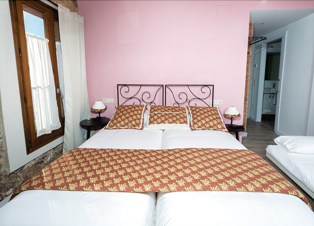 Emphasis Guest House Casserres Екстериор снимка